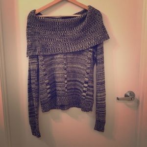 Snuggly Sweater Black and White Cowl Split neck L